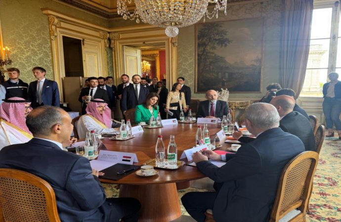 وزير الخارجية يجري مباحثات موسعة مع وزير أوروبا والشؤون الخارجية الفرنسي في باريس