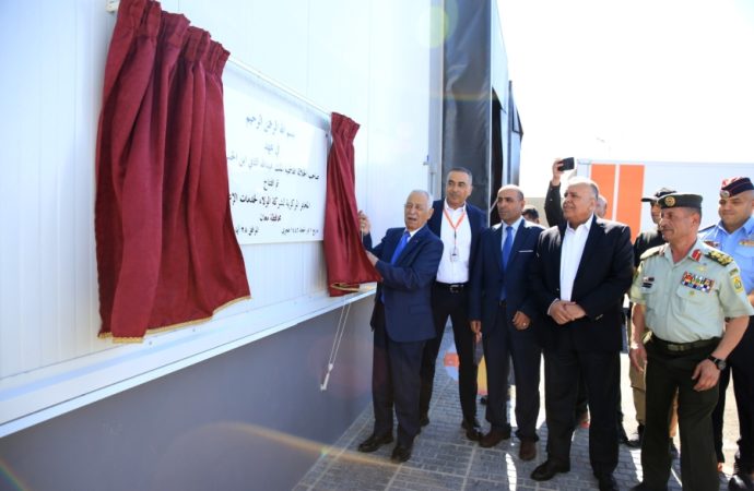 العيسوي يفتتح مصنع مخبوزات وحلويات عربية في معان