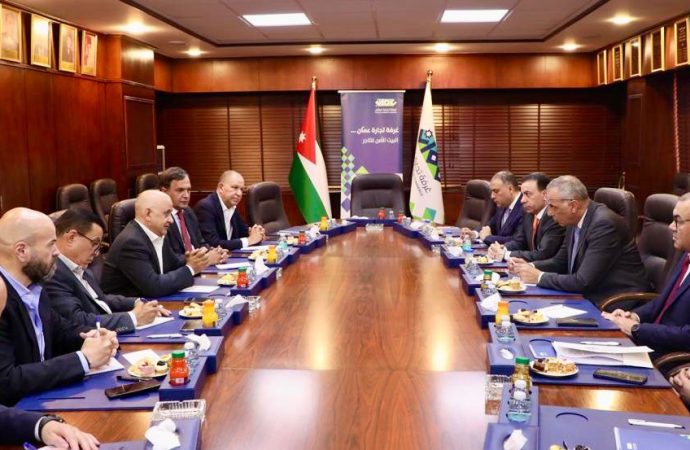 محافظة العاصمة وغرفة تجارة عمان يبحثان آليات  التعاون والتنسيق المشترك