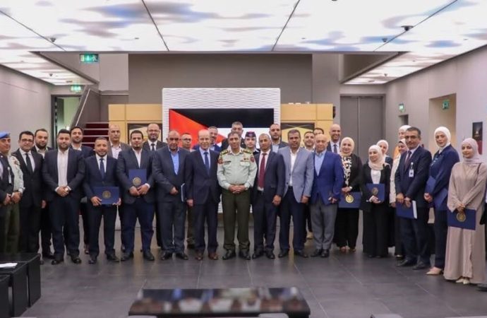 كلية الأعمال في عمان الأهلية تشارك بدورة إدارة الأزمات المتقدمة