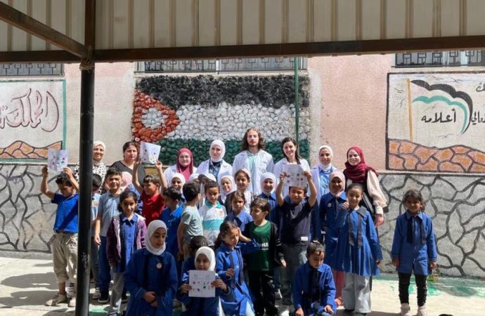 .عمان الاهلية تنظم نشاطاً توعوياً بمدرسة البشيري بالسلط حول صحة الفم والاسنان