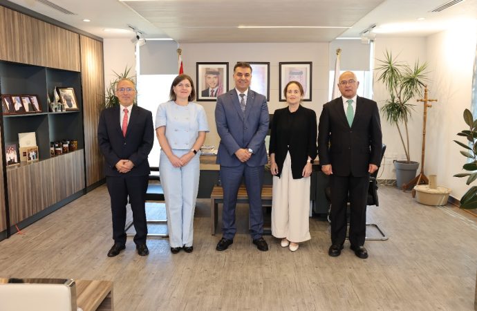 وزير الزراعة يبحث مع الرئيس التنفيذي للاتحاد الدولي للأسمدة سبل تعزيز الأمن الغذائي العالمي ودور الأردن كشريك رئيس في سلاسل الإمداد المستدامة