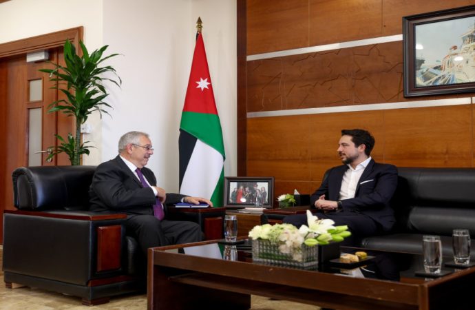ولي العهد يؤكد أهمية تعزيز البيئة الاستثمارية والسياحية في العقبة