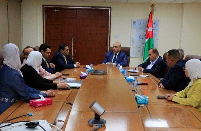 بالصور: اتفاقية تعاون بين سلطة المياه والبنك الاستثماري