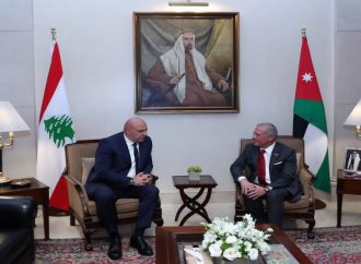 الملك والرئيس اللبناني يعقدان مباحثات في قصر بسمان