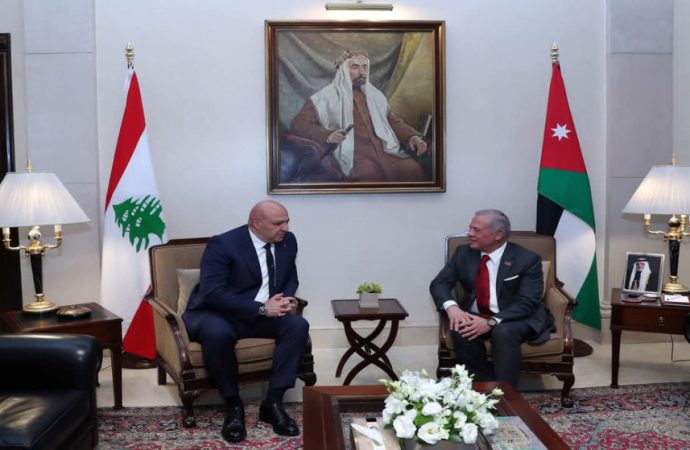الملك والرئيس اللبناني يعقدان مباحثات في قصر بسمان
