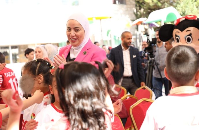 وزيرة التنمية تُشارك أطفال مؤسسة الحسين الاجتماعية الاحتفال بعيد الأضحى
