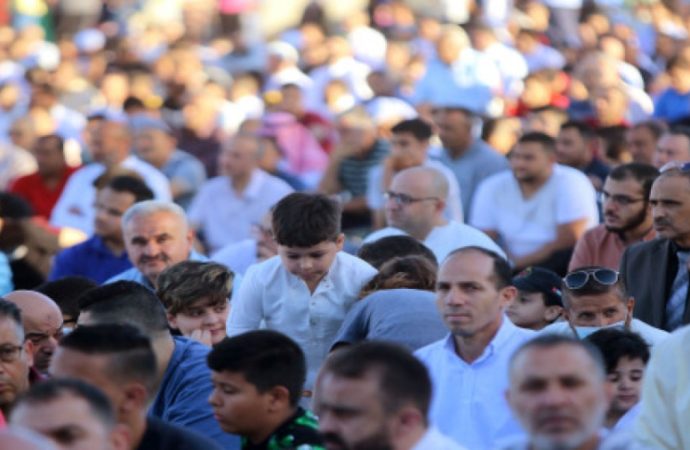 الأردنيون يؤدون صلاة عيد الأضحى في جميع المحافظات