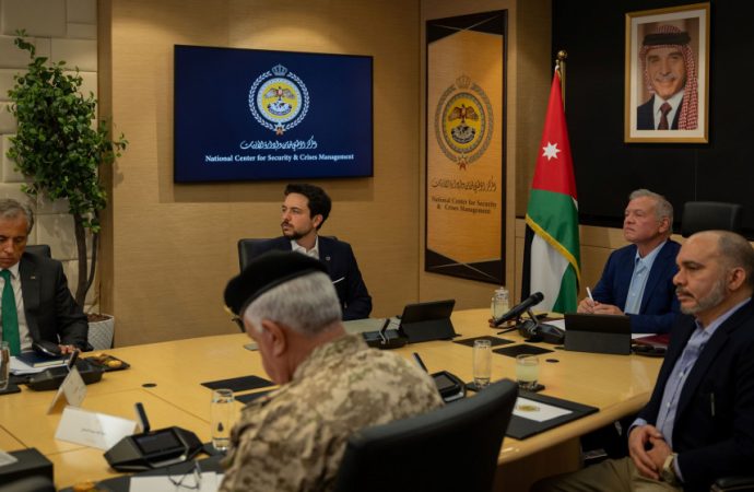 الملك يترأس اجتماعا في مركز إدارة الأزمات على خلفية التصعيد الإقليمي