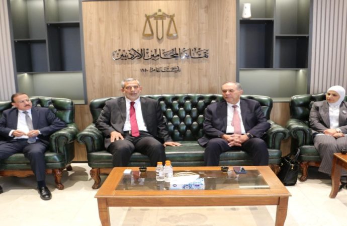 وزير العدل يؤكد أهمية الشراكة مع نقابة المحامين