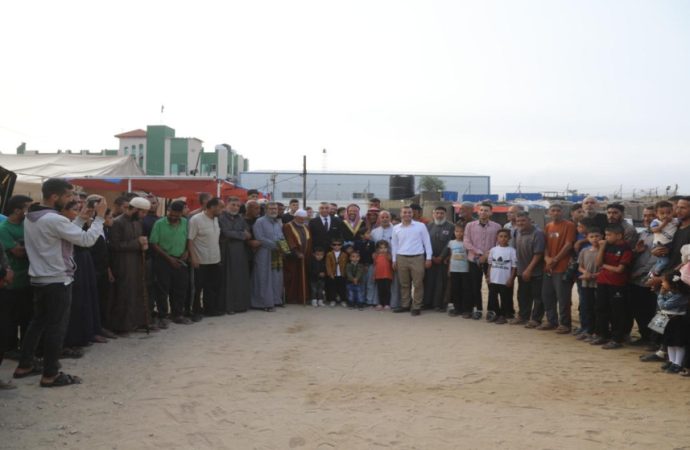 غزيون يزورون المستشفى الميداني الأردني غزة/6 ويقدرون دعم الأردن