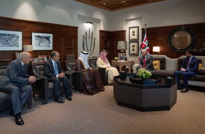 الملك يستقبل وفد اللجنة الوزارية العربية الإسلامية المكلفة بالتحرك الدولي لوقف الحرب على غزة