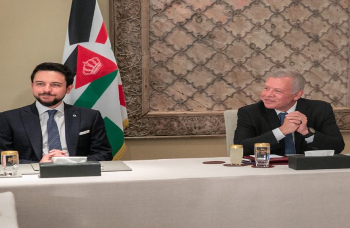 ولي العهد مهنئا الملك بعيد الجلوس: دمت يا سيدي رمزا للفخر والعزة