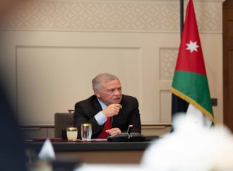 الملك يبحث هاتفيا مع سلطان عُمان سبل التوصل للتهدئة الشاملة بالإقليم