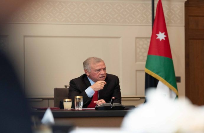 الملك يبحث هاتفيا مع سلطان عُمان سبل التوصل للتهدئة الشاملة بالإقليم