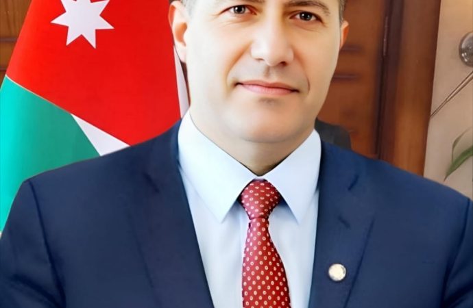 الدكتور زياد الدويري يفوز بجائزة التميز لعام 2025 من دار نشر عالمية