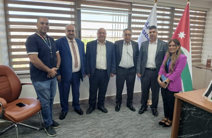 بالصور : المياه ومياه العقبة يناقشان مشروع ابار الحصاد المائي في الكرك .