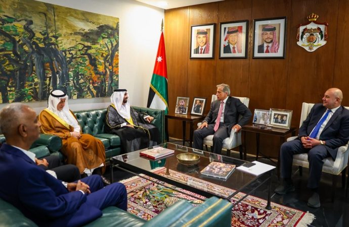 رئيس الوزراء يستقبل رئيس البرلمان العربي والوفد المرافق له