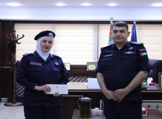 تكريم الوكيل عُلا حمادة موسى لتفانيها في أداء الواجب خلال امتحانات “التوجيهي”