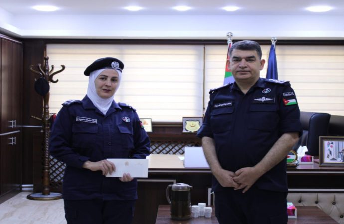 تكريم الوكيل عُلا حمادة موسى لتفانيها في أداء الواجب خلال امتحانات “التوجيهي”