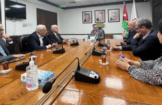 مجلس نقابة الصحفيين يلتقي وزير الصناعة والتجارة