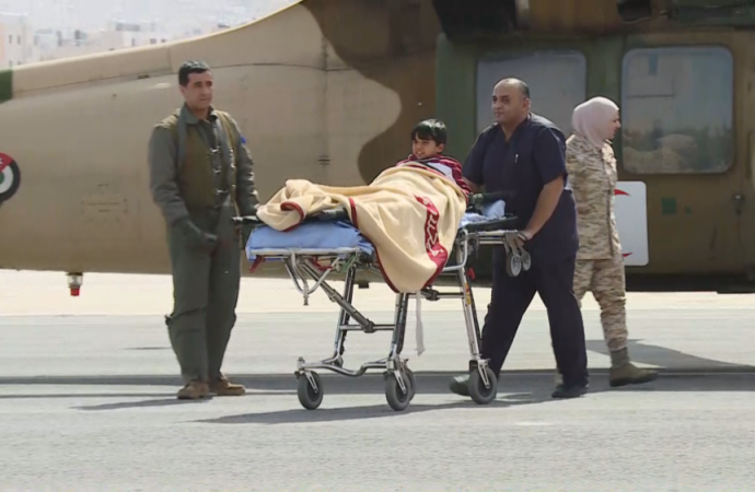 وصول 23 طفلًا فلسطينيًا من قطاع غزة إلى الأردن