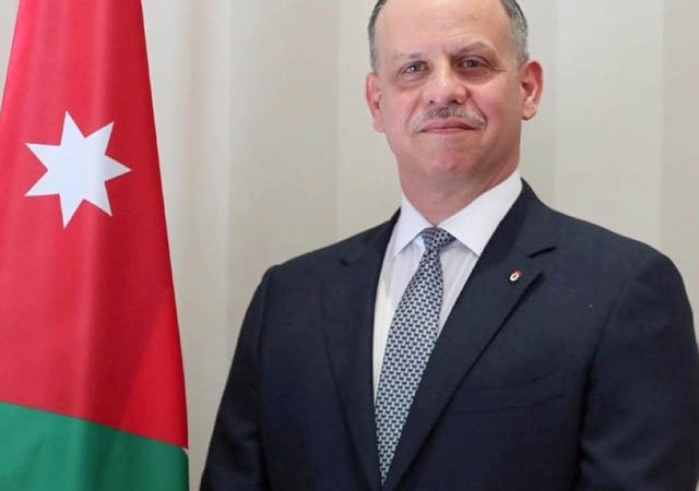الأمير فيصل بن الحسين يؤدي اليمين الدستورية نائبا للملك