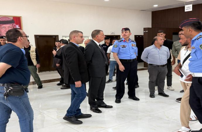 الفراية يوجه مسؤولي مركز حدود جابر لتقليل فترة مكوث المسافر داخل المركز
