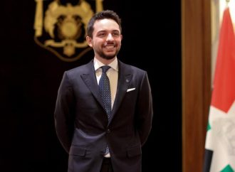 ولي العهد يشيد بجهود الدفاع المدني في إخماد حرائق سوريا