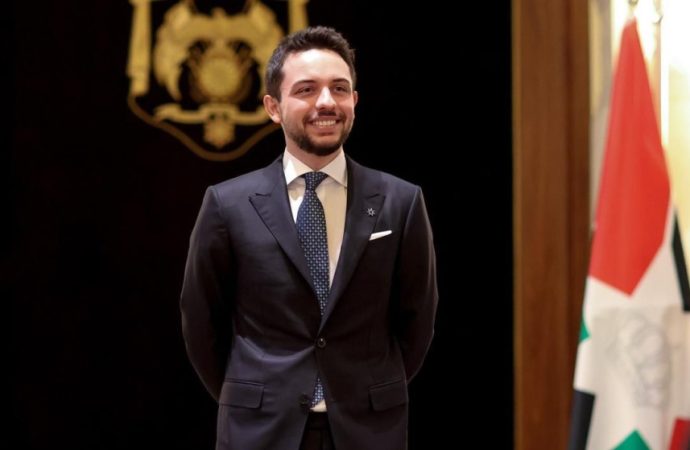 ولي العهد يشيد بجهود الدفاع المدني في إخماد حرائق سوريا