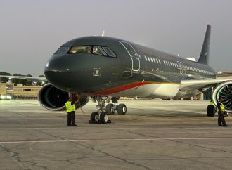 وصول أول طائرة إيرباص A320neo للملكية الأردنية إلى مطار عمّان المدني