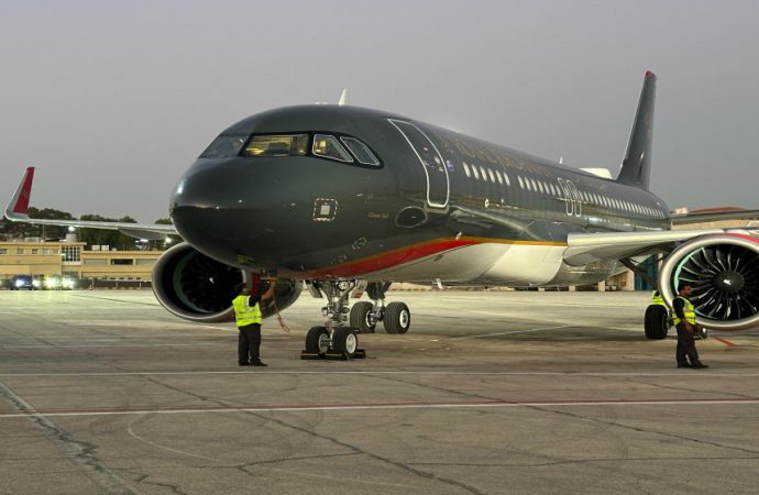 وصول أول طائرة إيرباص A320neo للملكية الأردنية إلى مطار عمّان المدني