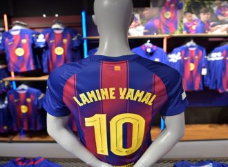 برشلونة يمنح القميص رقم 10 لنجمه الصاعد لامين جمال