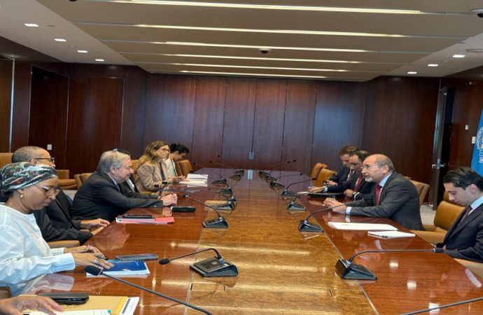 الصفدي يلتقي غوتيريش في مقر الأمم المتحدة