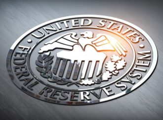 الفيدرالي الأميركي يبقي على أسعار الفائدة دون تغيير