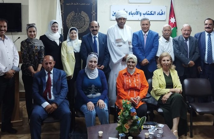 بالصور : اتحاد الكتاب يحتفي بكتاب الصمادي  .