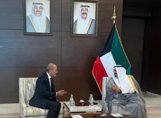 الصفدي يلتقي رئيس الوزراء الكويتي في الكويت