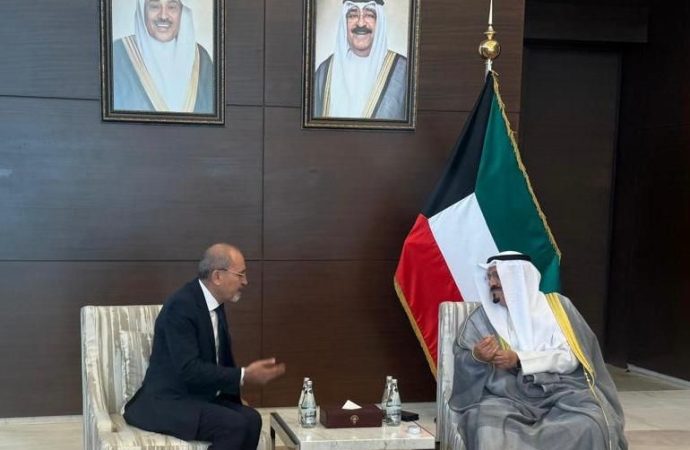 الصفدي يلتقي رئيس الوزراء الكويتي في الكويت