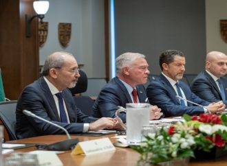 الملك ورئيس الوزراء الكندي يؤكدان ضرورة بذل أقصى الجهود لوقف الحرب على غزة