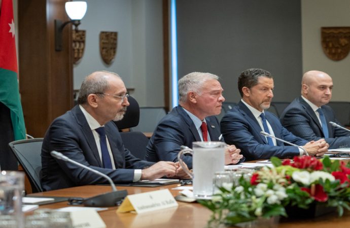 الملك ورئيس الوزراء الكندي يؤكدان ضرورة بذل أقصى الجهود لوقف الحرب على غزة
