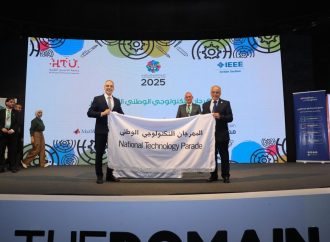 رئيس جامعة عمان الأهلية يتسلم راية المهرجان التكنولوجي الوطني لعام 2026