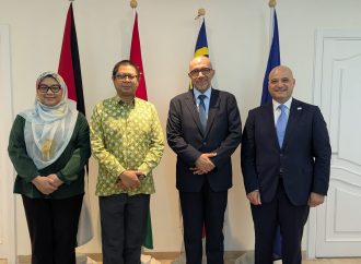 تجارة عمّان والسفارة الماليزية تبحثان فرص الاستثمار والتبادل التجاري