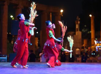 ليلة استثنائية عاشها جمهور الساحة الرئيسية بعروض فنية ثقافية وترفيهية وفعاليات وطنية