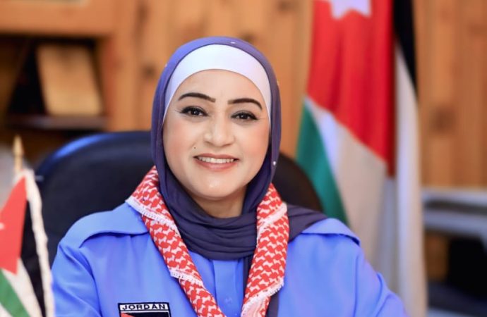 رائدة بدر تُكرَّم بوسام العطاء والوفاء في المؤتمر العربي الإقليمي للمرشدات بالجزائر