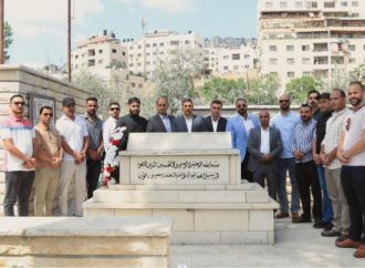 وفد من المستشفى الميداني يزور مقبرة الشهداء الأردنيين في نابلس