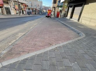 أمانة عمّان تنفذ مبادرة لتأهيل الأرصفة في منطقة الجبيهة