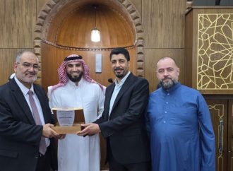بالصور : عشا يكرم حفظة القران الكريم في مسجد الحاج خليل العبيدي