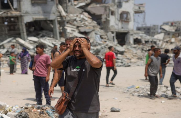16 شهيدا بينهم 5 من منتظري المساعدات في غزة منذ فجر الخميس