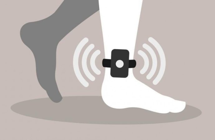 تطبيق المراقبة الإلكترونية على 30 حالة خلال تموز و121 منذ بداية العام