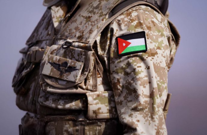 مؤرخون يسردون المراحل المفصلية لخدمة العلم